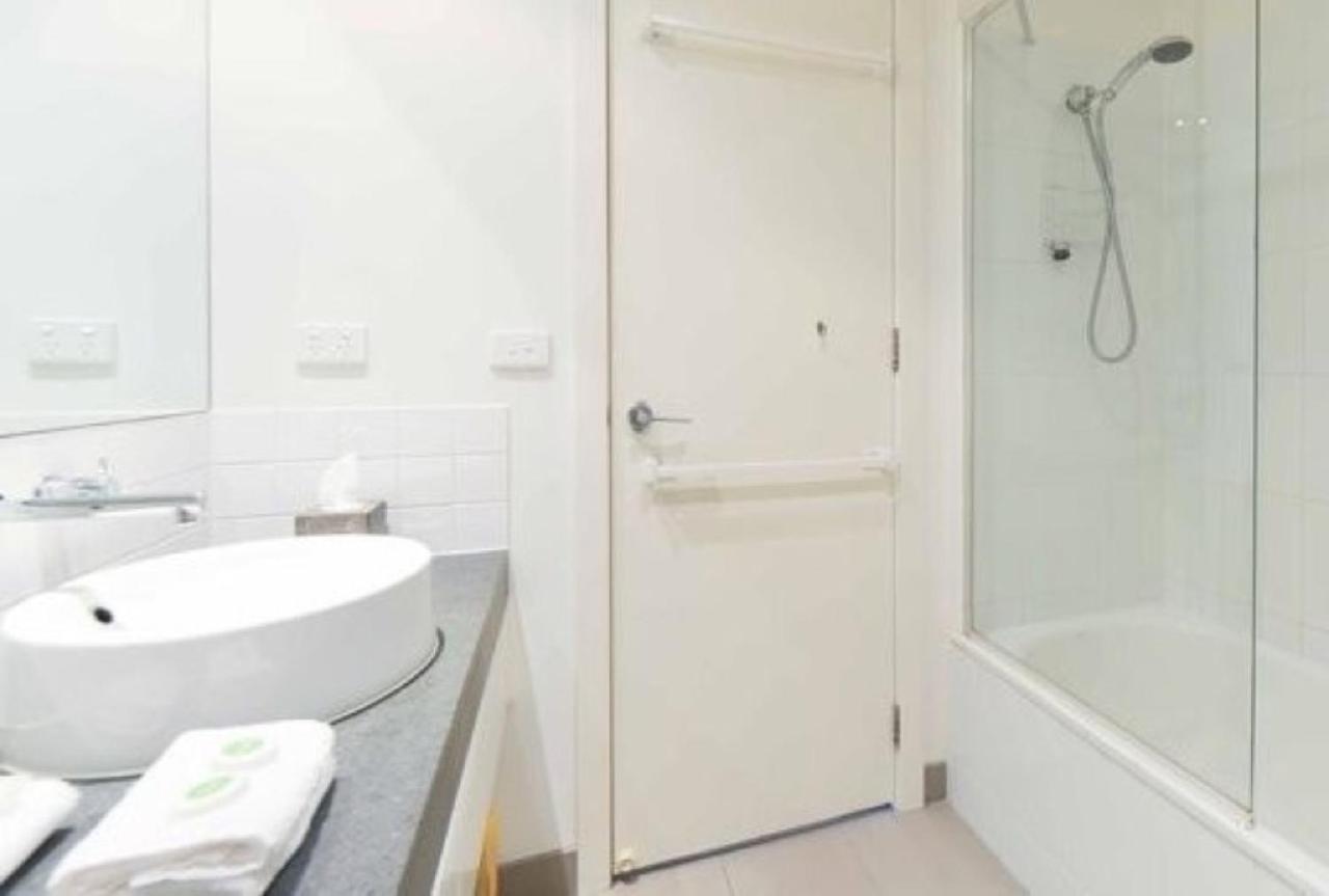 Staycentral - Spacious Seaviews Port Melbourne Buitenkant foto